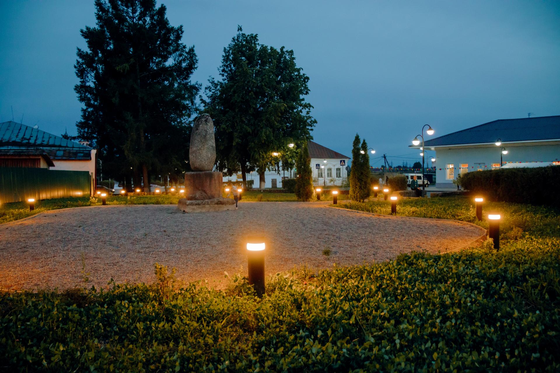 Ландшафтное освещение сквера - освещение памятника, г. Торопец, 2022