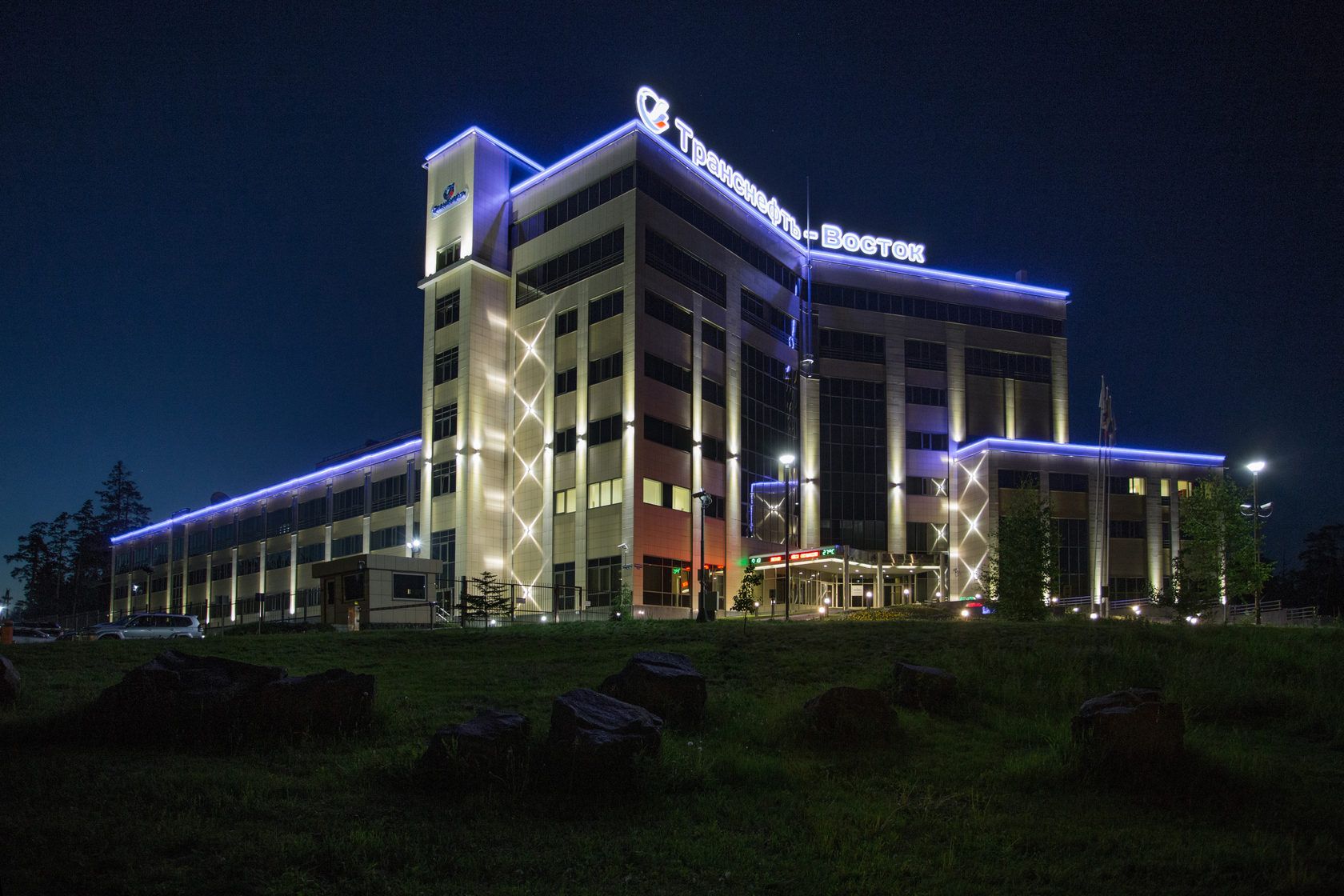 Штаб-квартира «Транснефть» - освещение здания, Братск, 2015