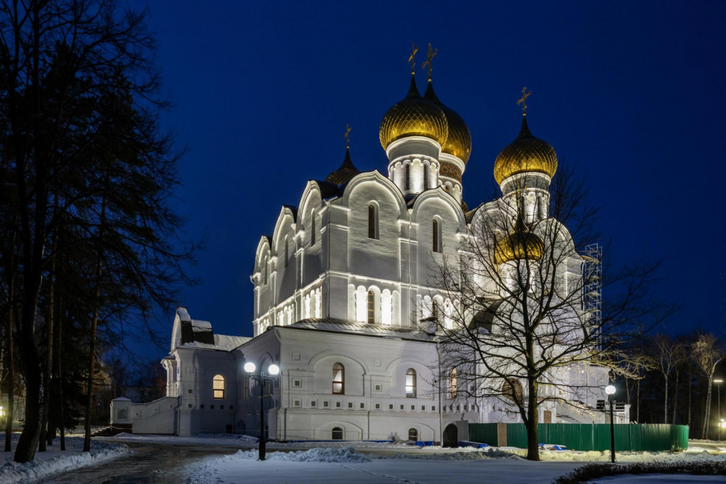 Фасадное освещение Успенского собора в Ярославле RADUGA TM.jpg