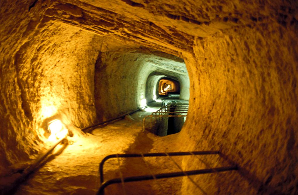 Эвпалинов тоннель Греция.jpg