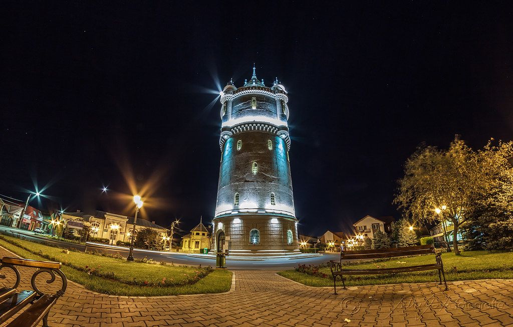 The Drobeta-Turnu Severin Water Tower in Romania.jpg